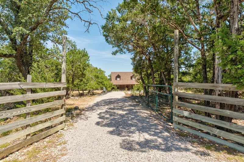 100 Clayton CV, Dripping Springs, TX 78620