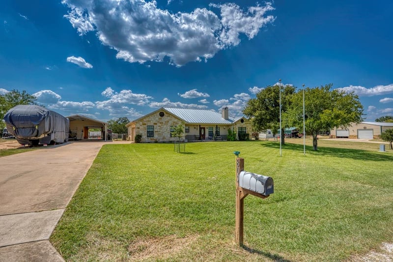 809 Skyline DR, Kingsland, TX 78639