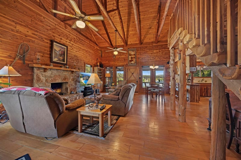 707 Cat Hollow Club DR, Spicewood, TX 78669