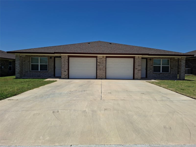 1818 Castroville TRL, Copperas Cove, TX 76522