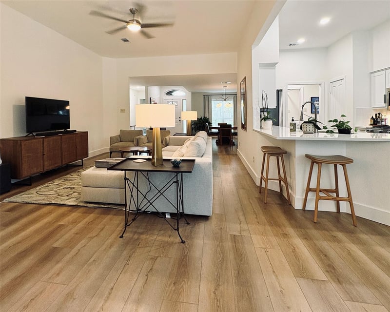 1008 Maplewood DR, Pflugerville, TX 78660