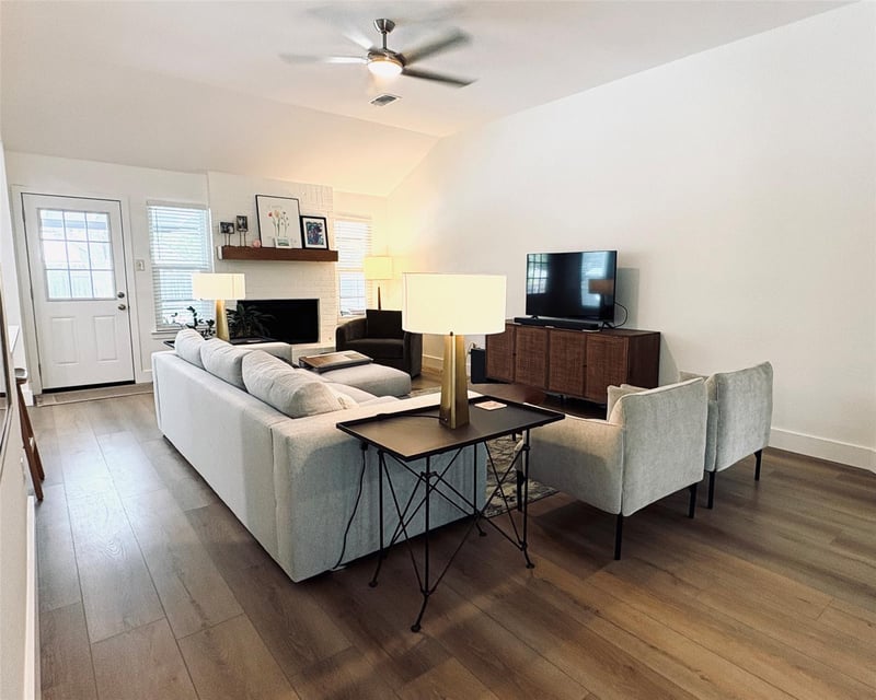 1008 Maplewood DR, Pflugerville, TX 78660
