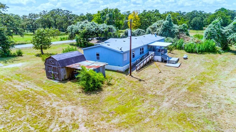 166 Rosanky Cattle Company RD, Smithville, TX 78957