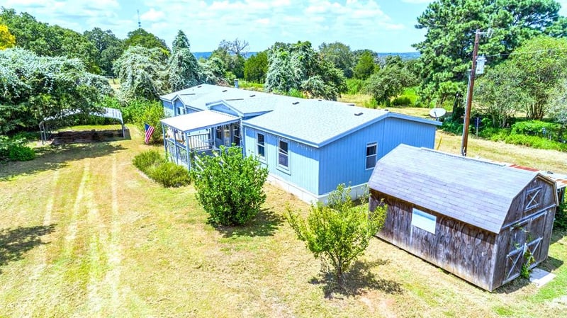 166 Rosanky Cattle Company RD, Smithville, TX 78957