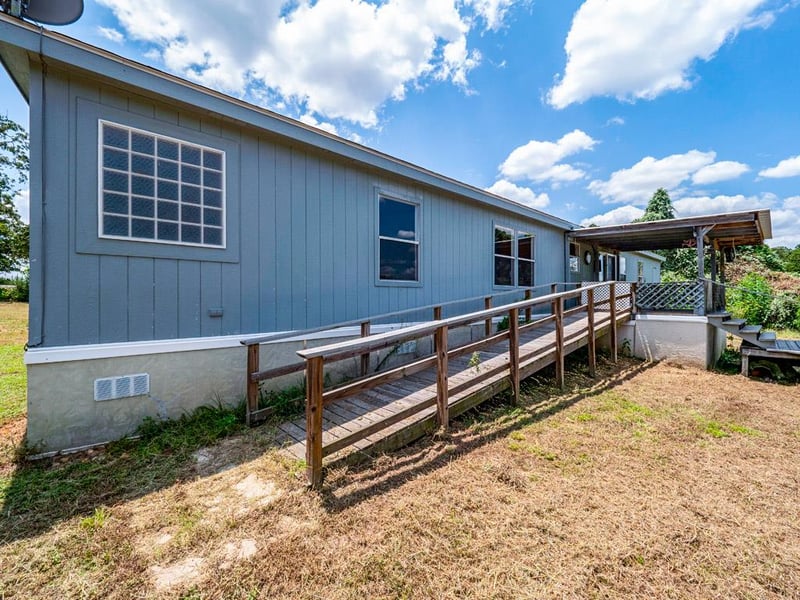 166 Rosanky Cattle Company RD, Smithville, TX 78957