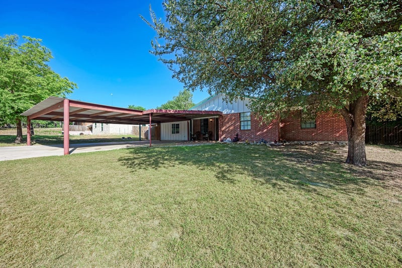 1407 W Avenue C, Lampasas, TX 76550