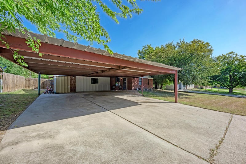 1407 W Avenue C, Lampasas, TX 76550