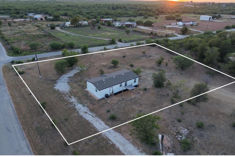 30 Tower RD, Lockhart, TX 78644