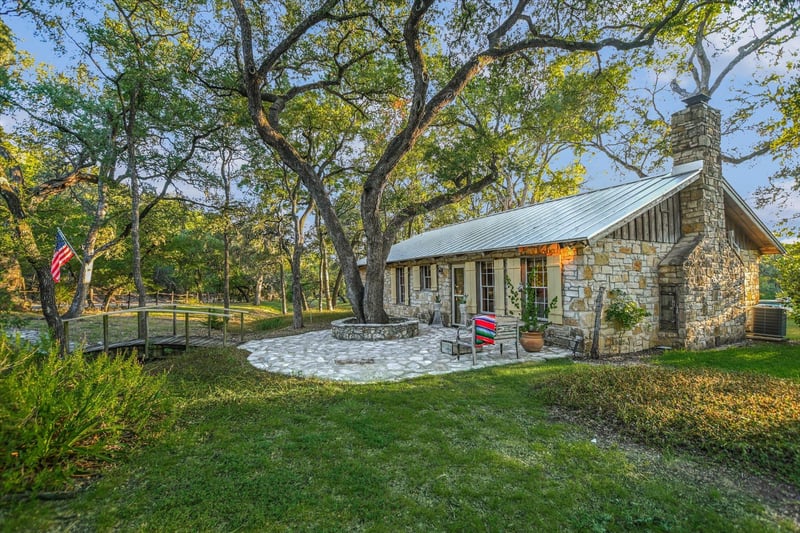 300 Deer Lake Est, Wimberley, TX 78676