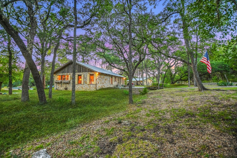 300 Deer Lake Est, Wimberley, TX 78676