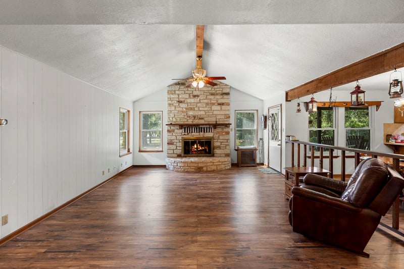 315 Caracara DR, Buda, TX 78610