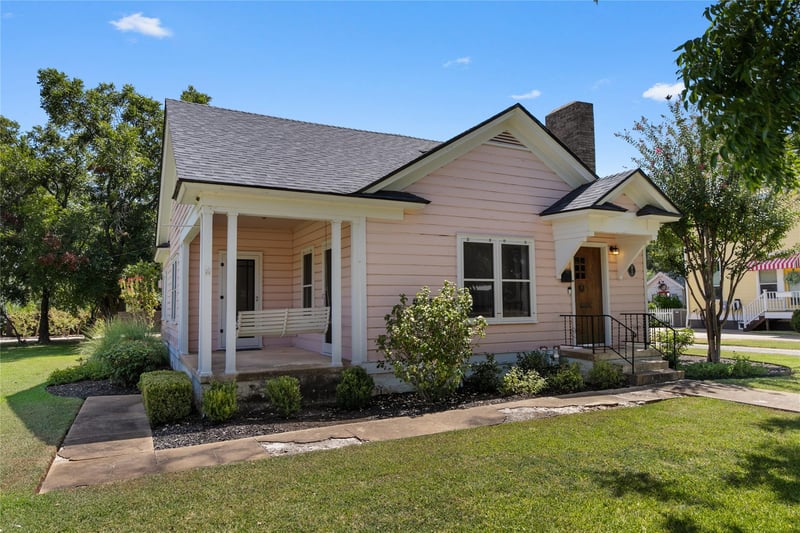 909 E Liberty Ave, Round Rock, TX 78664