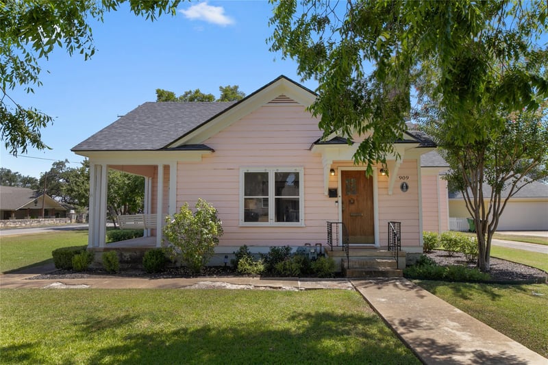 909 E Liberty Ave, Round Rock, TX 78664