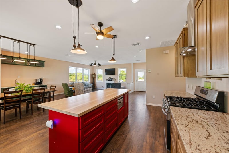 459 E Ridge LN, Niederwald, TX 78640