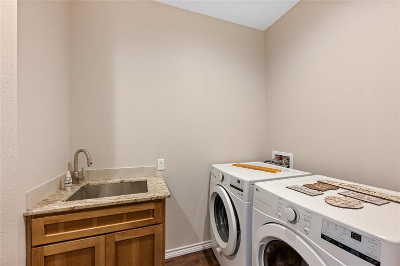 459 E Ridge LN, Niederwald, TX 78640