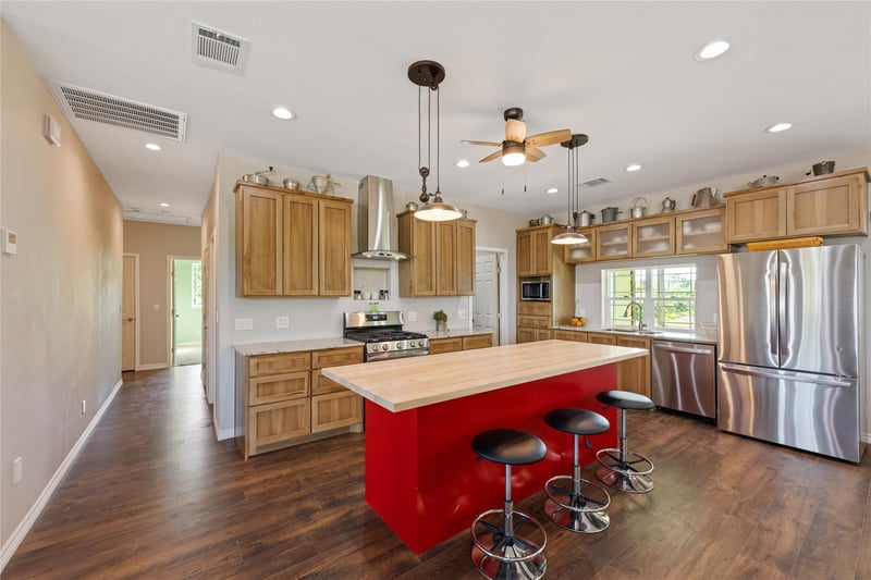 459 E Ridge LN, Niederwald, TX 78640