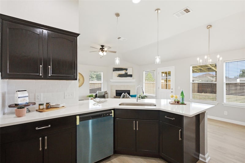 107 Fishbaugh LN, Hutto, TX 78634