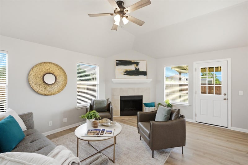 107 Fishbaugh LN, Hutto, TX 78634
