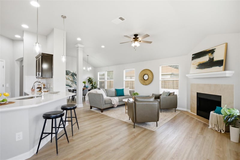 107 Fishbaugh LN, Hutto, TX 78634