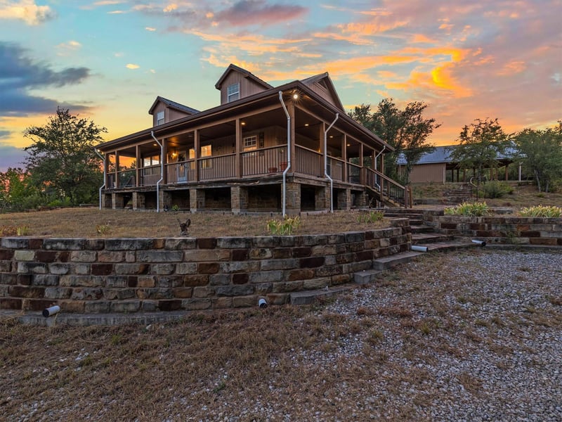 3204 Tabletop Mountain DR, Spicewood, TX 78669