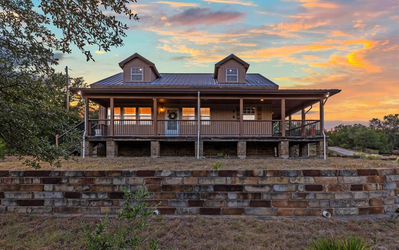 3204 Tabletop Mountain DR, Spicewood, TX 78669