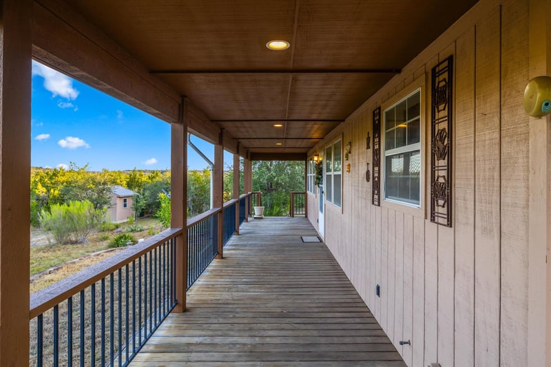 3204 Tabletop Mountain DR, Spicewood, TX 78669