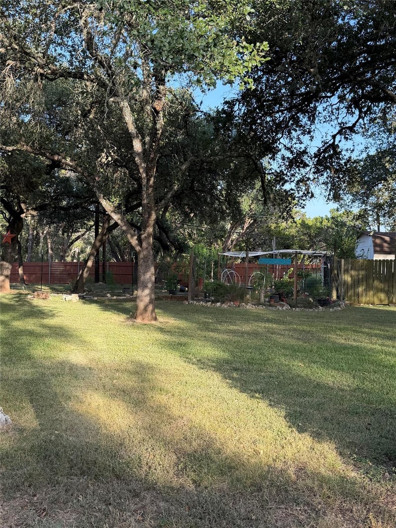 15 Presidio RD, Wimberley, TX 78676
