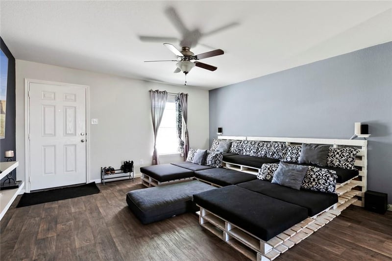 712 Cleary LN, Jarrell, TX 76537