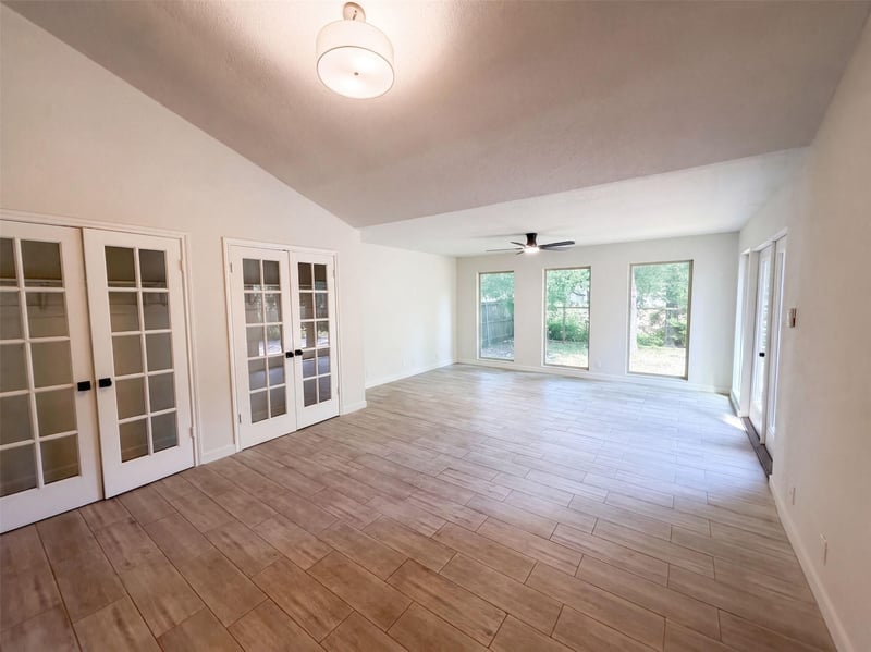 605 Hawthorne LN, Round Rock, TX 78664