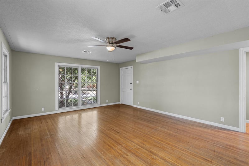 1121 Lexington ST, Taylor, TX 76574