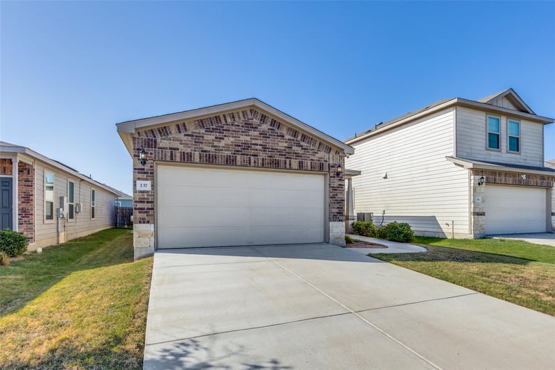 137 Miracle DR, Jarrell, TX 76537