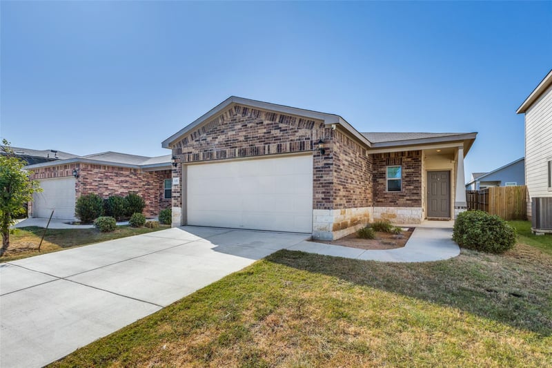 137 Miracle DR, Jarrell, TX 76537