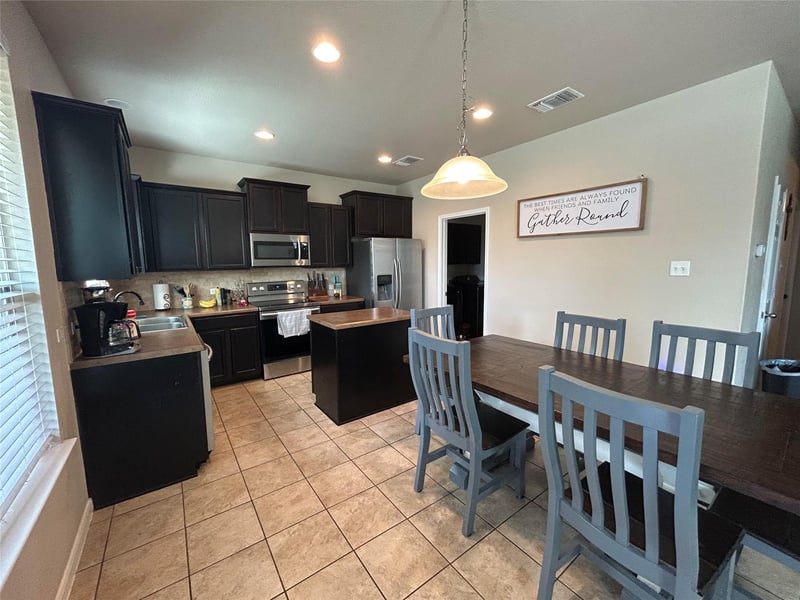 1615 Bluebell CIR, Lockhart, TX 78644