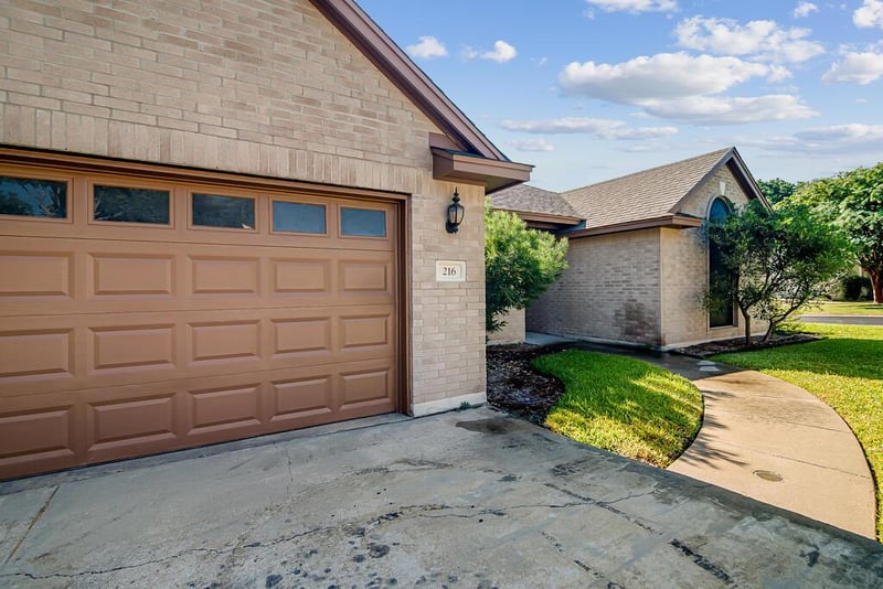 216 Meadow Brook DR, Fredericksburg, TX 78624