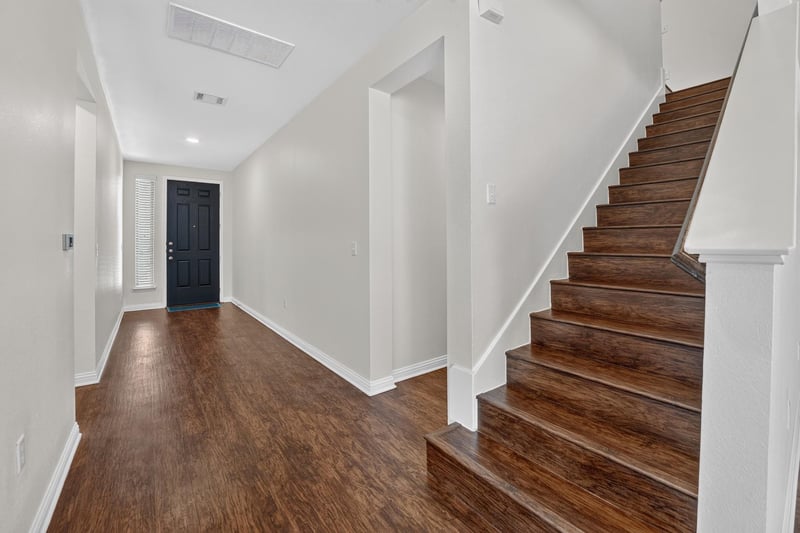 8013 Turnberry LN, Austin, TX 78744