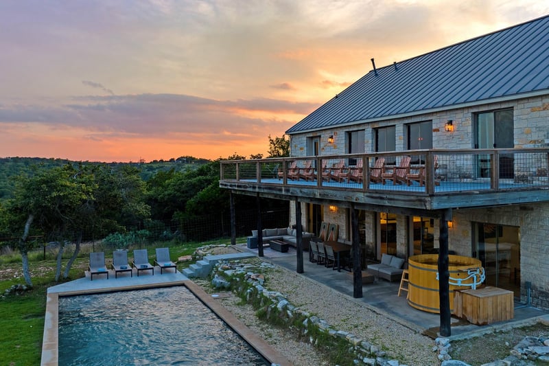 117 Point RD, Fredericksburg, TX 78624