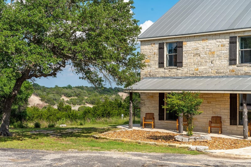 117 Point RD, Fredericksburg, TX 78624