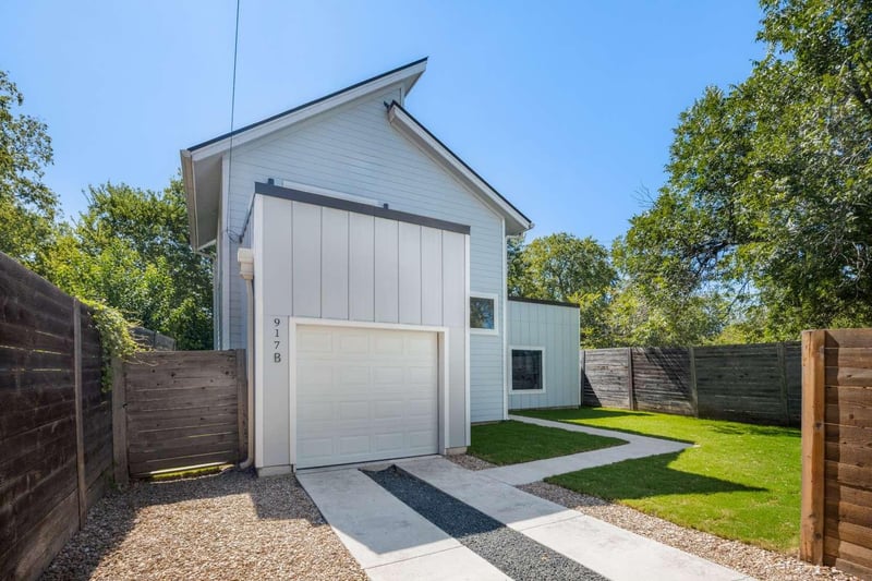 917 Vargas RD #B, Austin, TX 78741