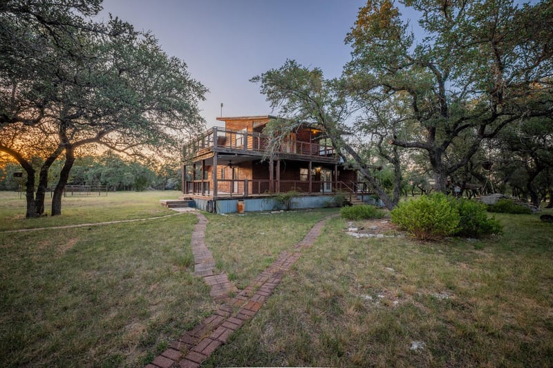 140 Mountain Loop DR, Johnson City, TX 78636