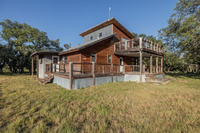 140 Mountain Loop DR, Johnson City, TX 78636