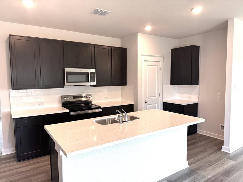 709 Red Wolf DR, Jarrell, TX 76537
