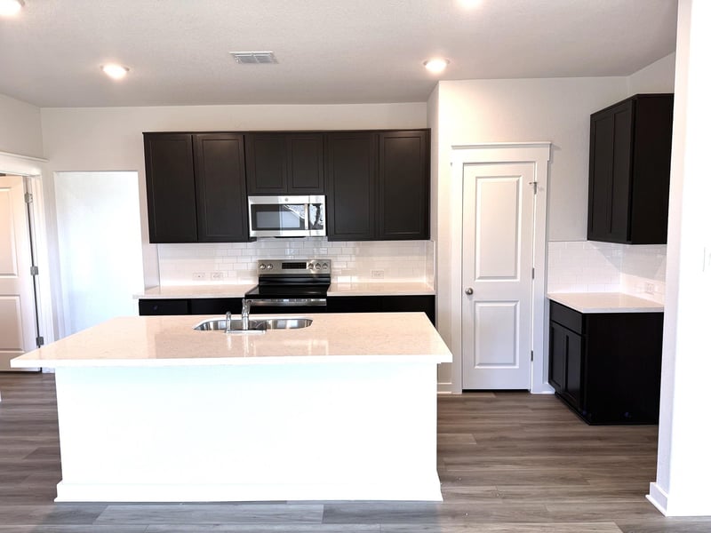 709 Red Wolf DR, Jarrell, TX 76537