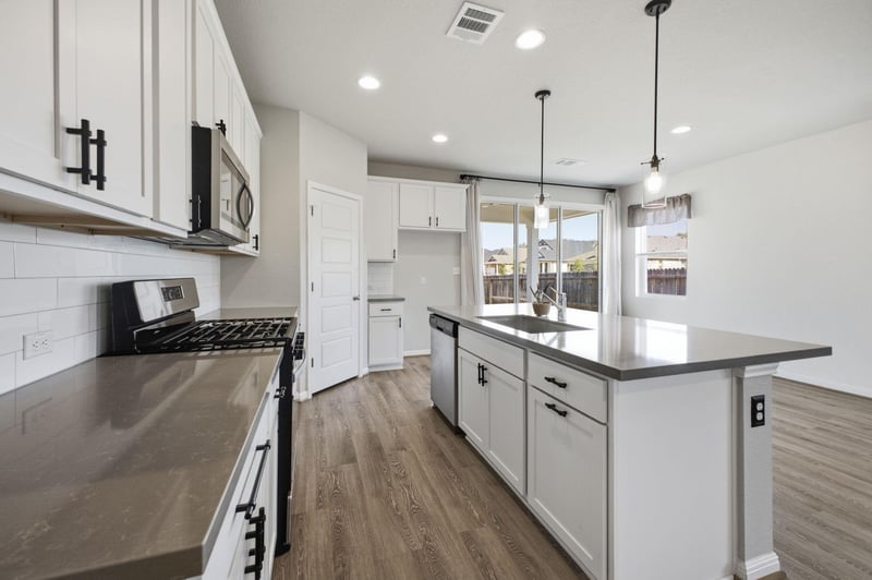 104 Ladolia LN, San Marcos, TX 78666
