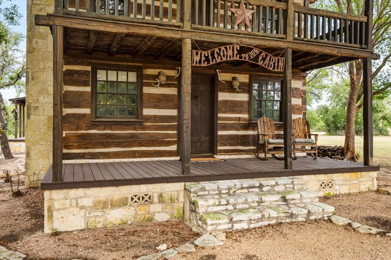 401 Clear Creek LN, Fredericksburg, TX 78624