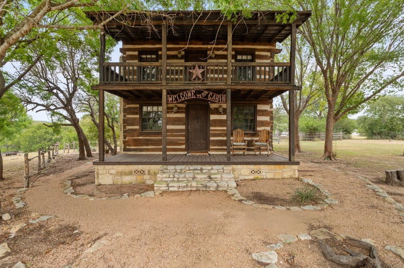 401 Clear Creek LN, Fredericksburg, TX 78624