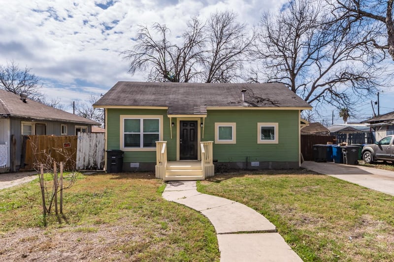 930 W Ridgewood CT, San Antonio, TX 78201