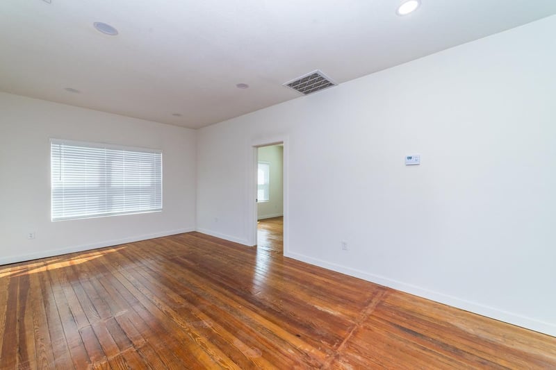 930 W Ridgewood CT, San Antonio, TX 78201
