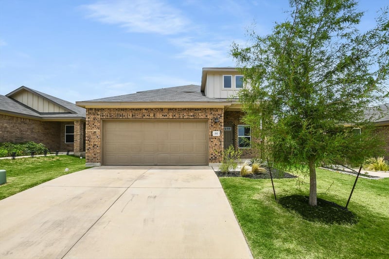 212 Prairie Song LN, Liberty Hill, TX 78642