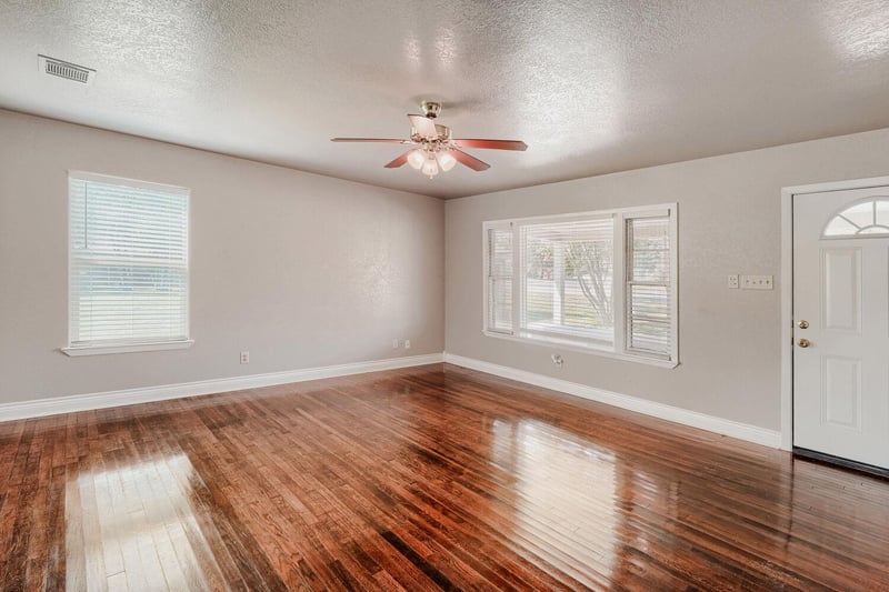1211 N Bishop ST, San Marcos, TX 78666