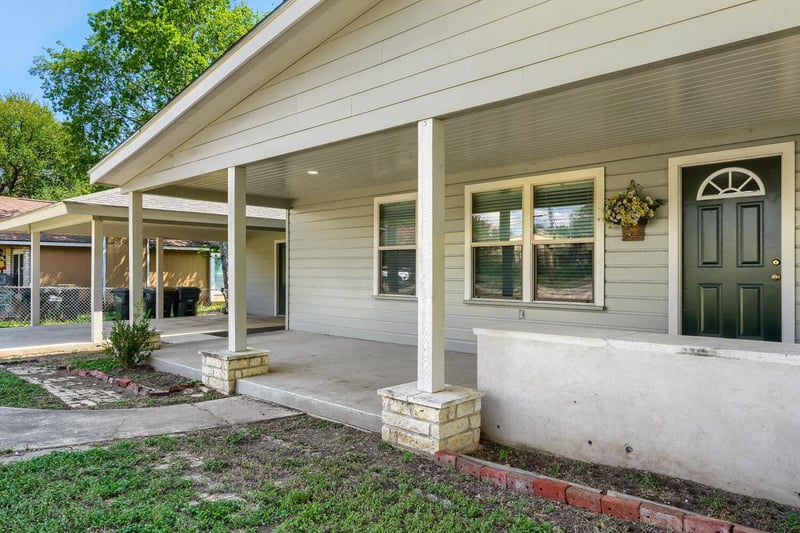 1211 N Bishop ST, San Marcos, TX 78666